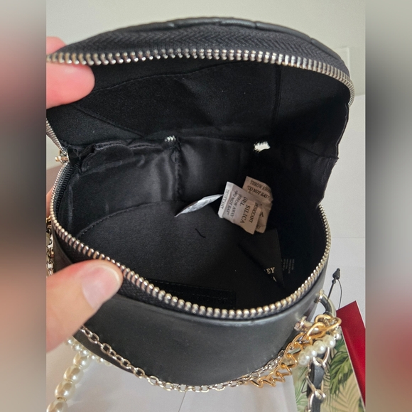 Badgley Mischka Women's Rounded Shoulder Handbag Black - NWT - Picture 4 of 6